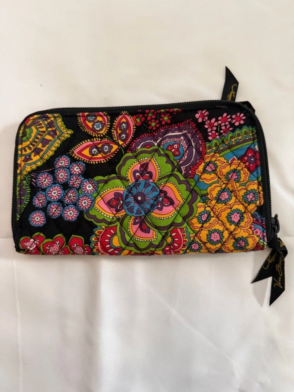 Vera Bradley Black Multi Colorful Floral Quilted Zip Wallet-Like New - Picture 1 of 3